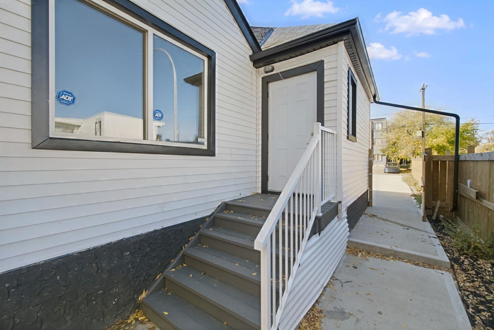 10936 82 St NW, Edmonton, AB