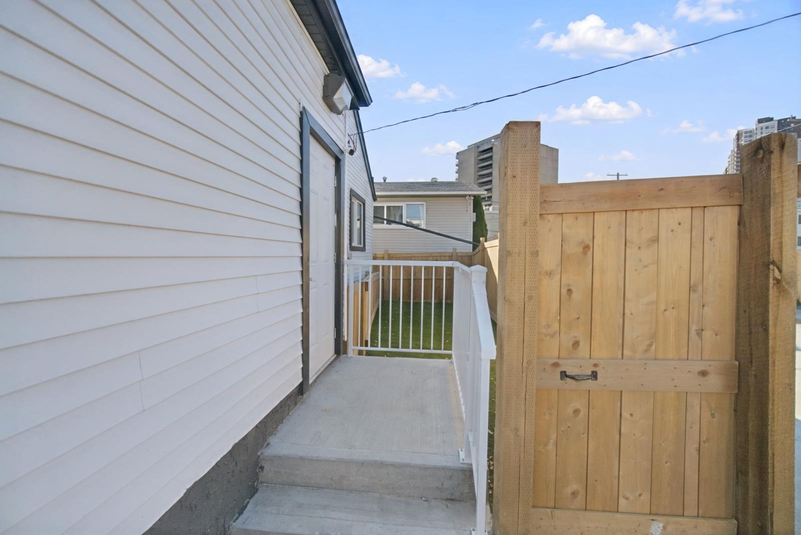 10936 82 St NW, Edmonton, AB