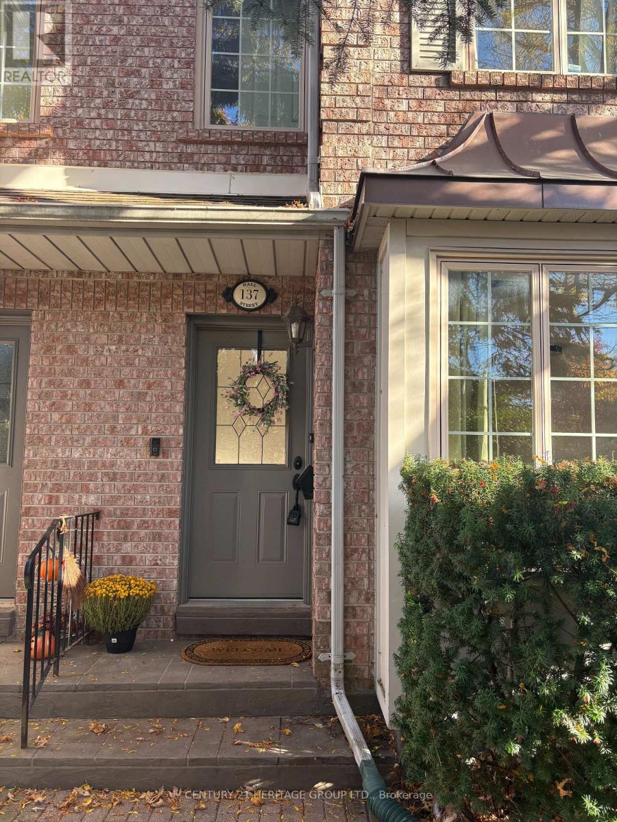 5 - 137 Hall Street, Richmond Hill, Ontario  L4C 4N9 - Photo 2 - N14116086