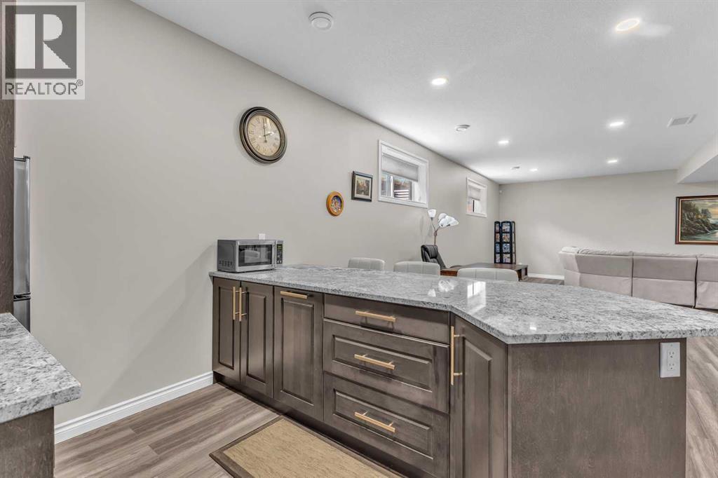 5052 Lakeshore Drive