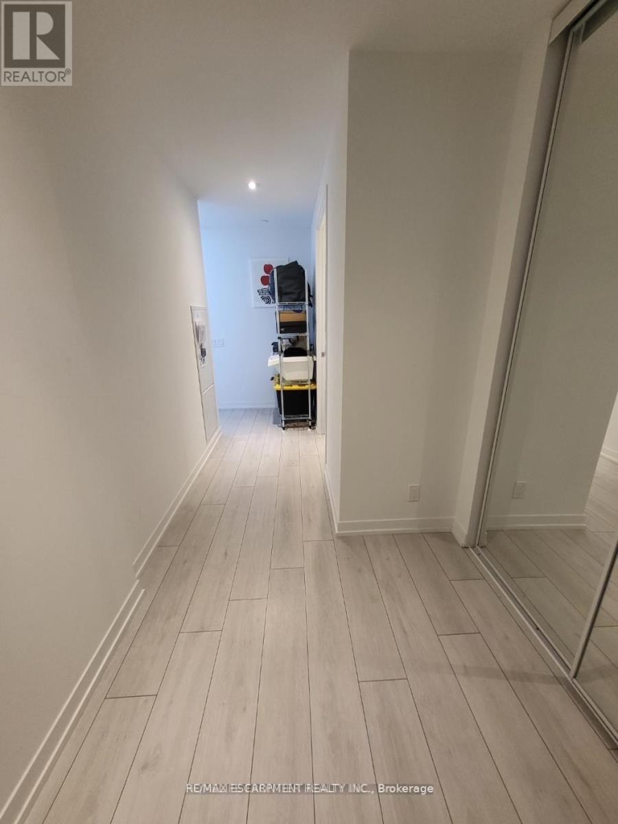 5807 - 950 Portage Parkway, Vaughan, Ontario  L4K 0J7 - Photo 3 - N14122728