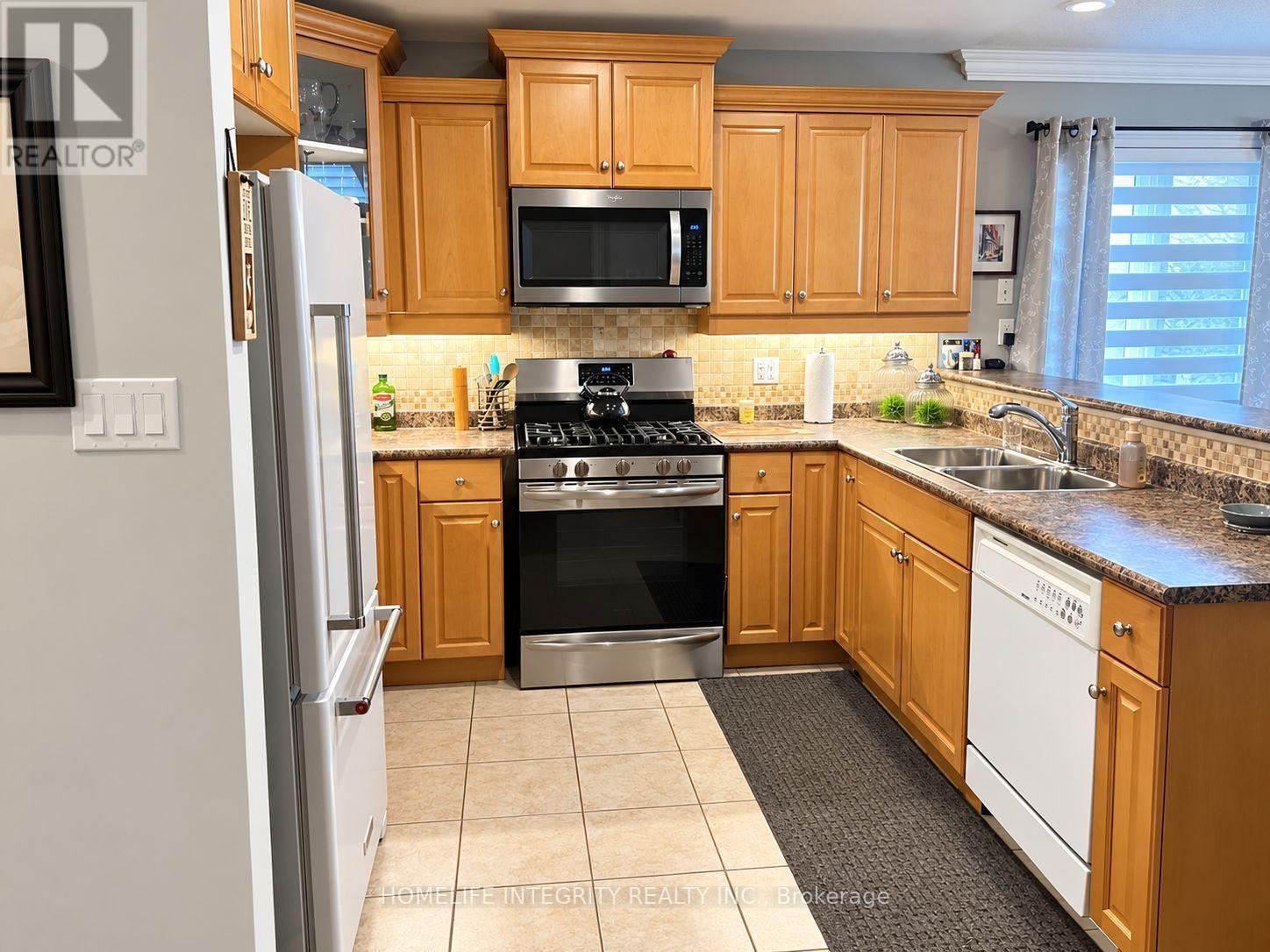 9 Renaissance Pt Point, New Tecumseth, Ontario  L9R 2H8 - Photo 2 - N14122776