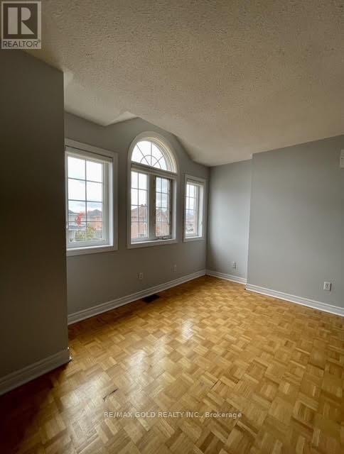 Upper - 25 Giza Crescent, Brampton, Ontario  L6R 2R2 - Photo 4 - W14122714