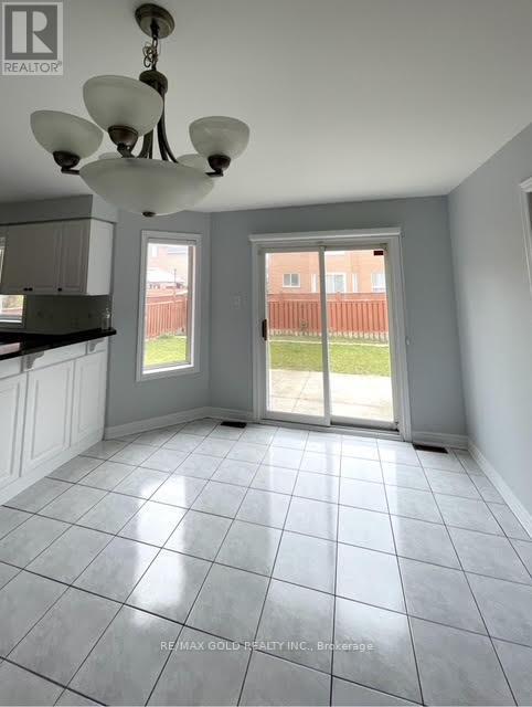 Upper - 25 Giza Crescent, Brampton, Ontario  L6R 2R2 - Photo 6 - W14122714