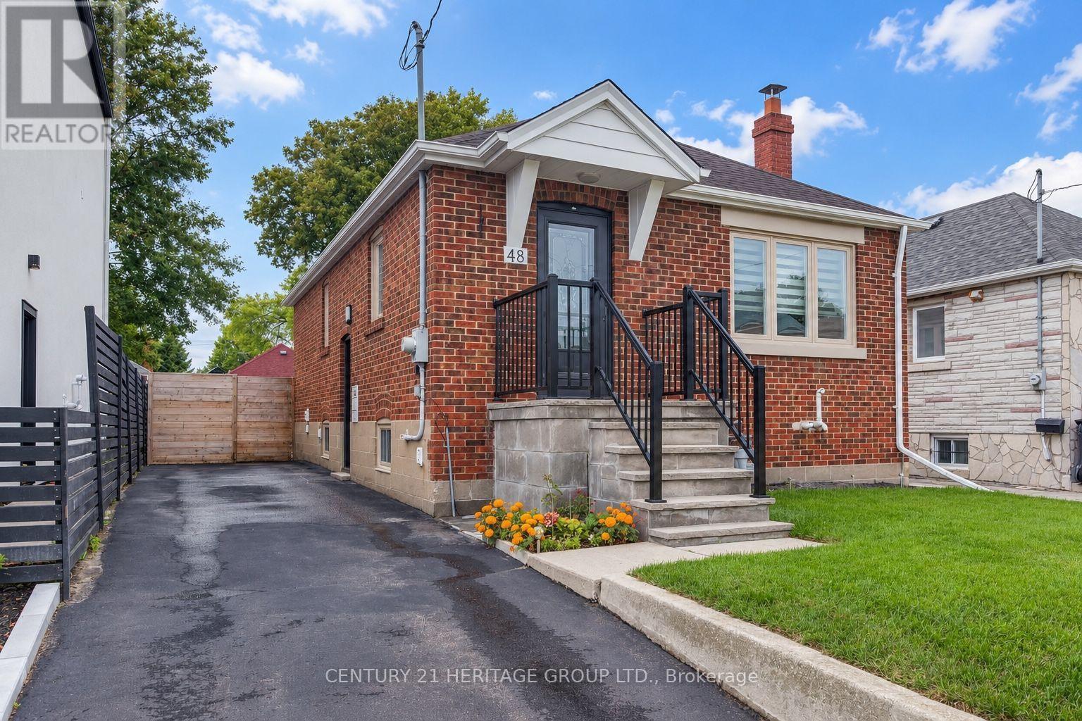 48 Stephen Drive, Toronto, Ontario  M8Y 3M6 - Photo 2 - W14122782