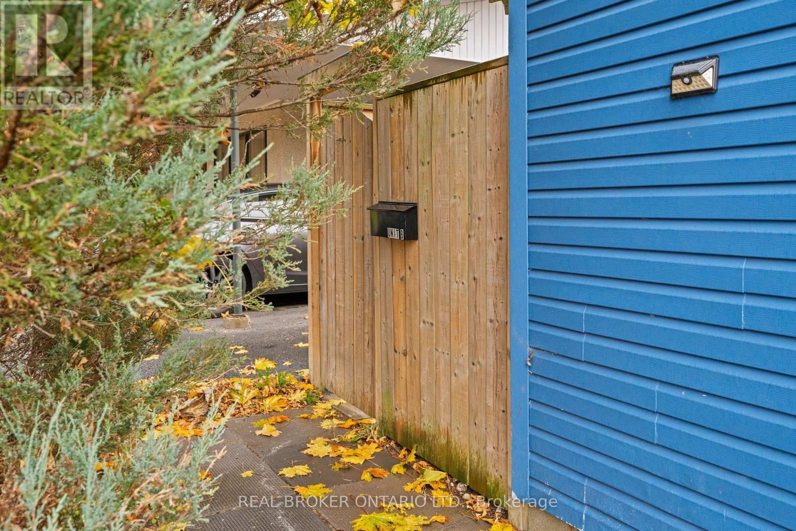 B - 28 Leeming Drive, Ottawa, Ontario  K2H 5P7 - Photo 2 - X14113122