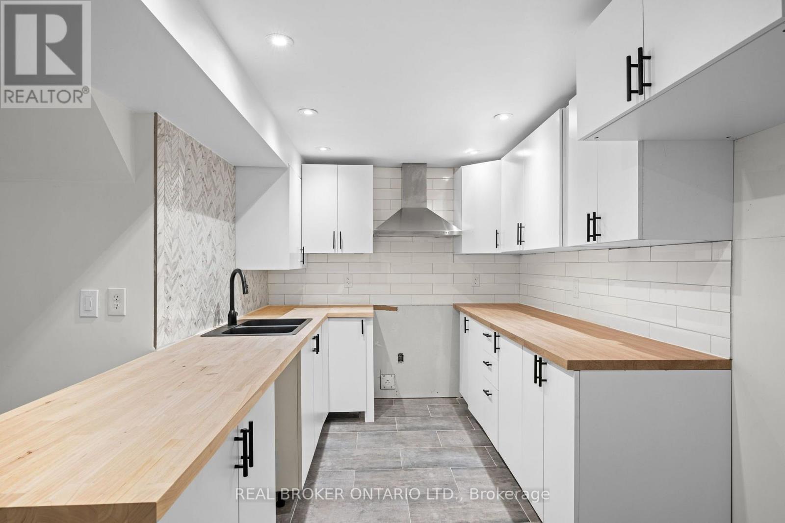 B - 28 Leeming Drive, Ottawa, Ontario  K2H 5P7 - Photo 16 - X14113122