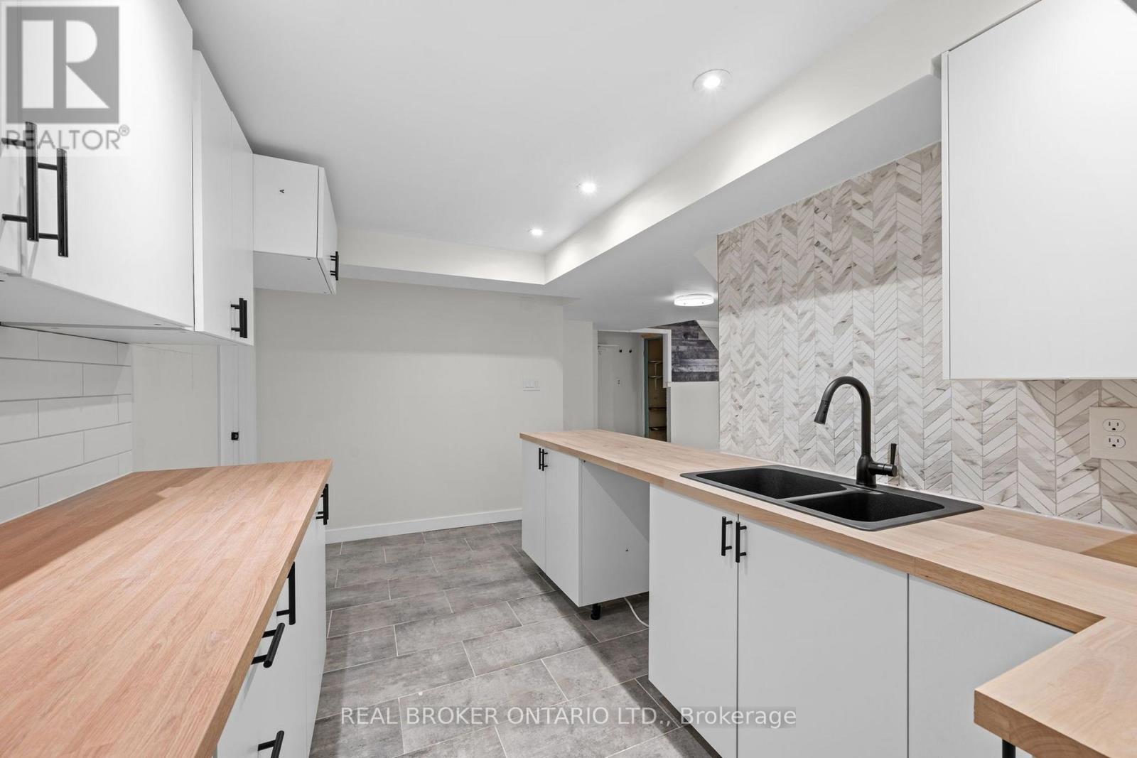 B - 28 Leeming Drive, Ottawa, Ontario  K2H 5P7 - Photo 21 - X14113122