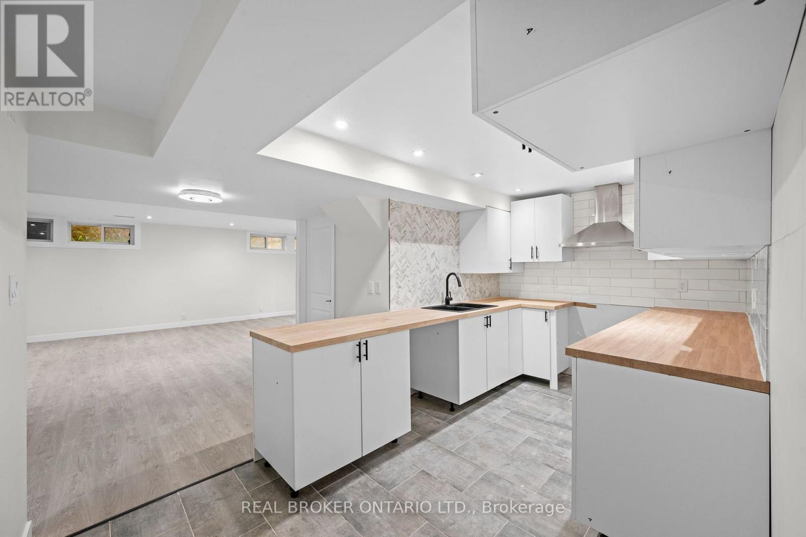 B - 28 Leeming Drive, Ottawa, Ontario  K2H 5P7 - Photo 18 - X14113122