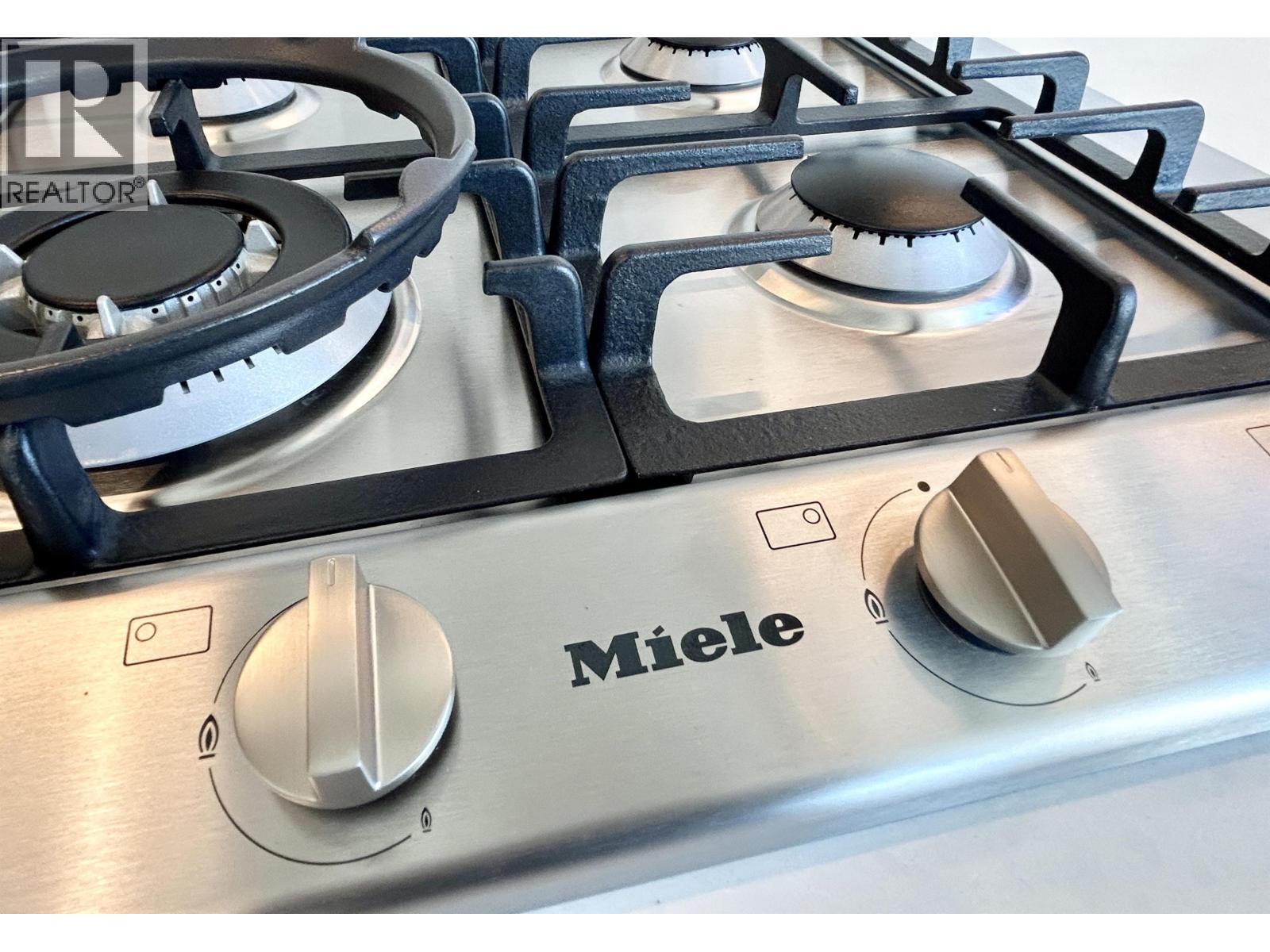 203 8486 OAK STREET