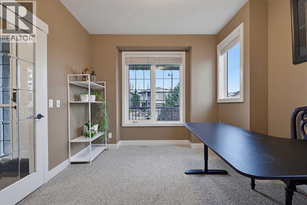 36 Evergreen Square SW