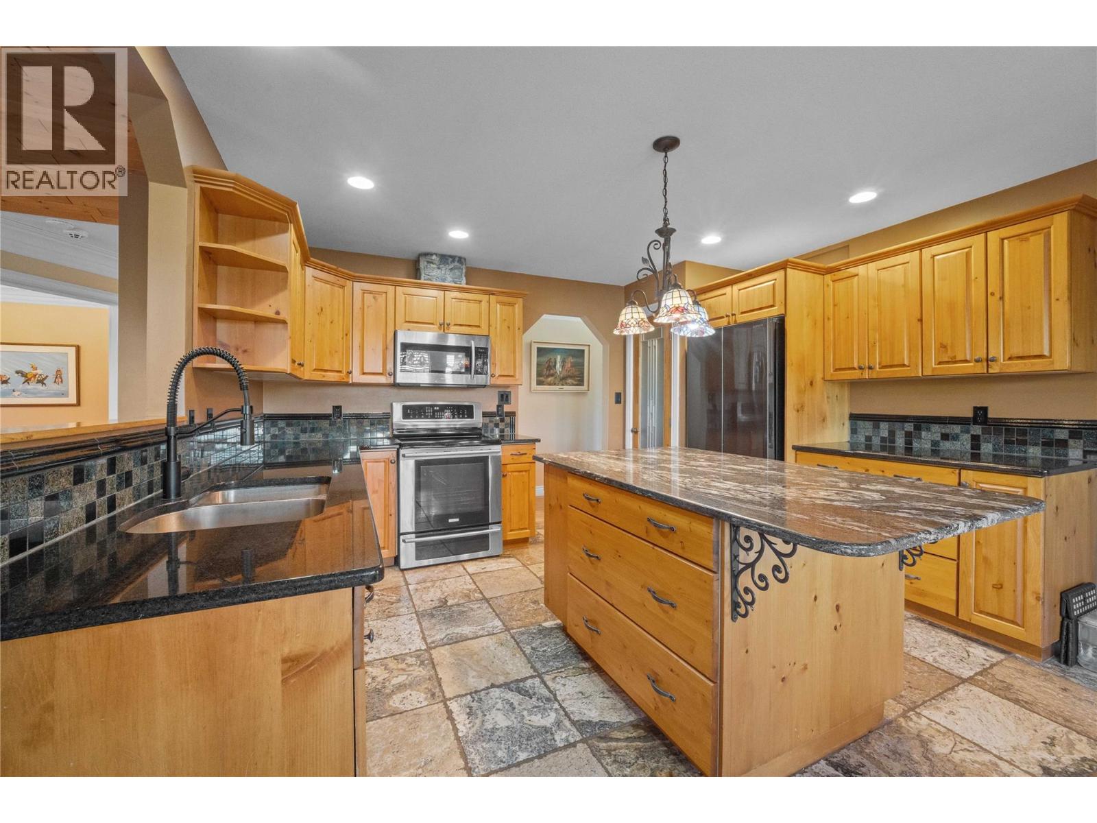 2321 Salo Road, Sorrento, British Columbia  V0E 2W1 - Photo 19 - 10404255