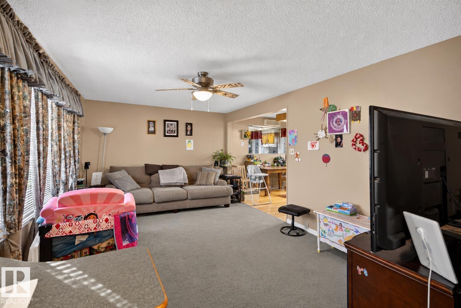 8728 163 St Nw, Edmonton, Alberta  T5R 2N6 - Photo 2 - E4514476