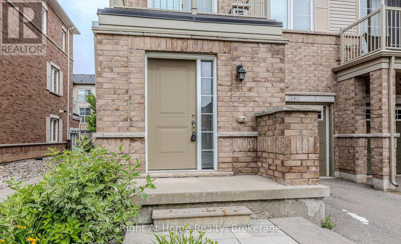 146 - 165 Hampshire Way, Milton (De Dempsey), Ontario  L9T 8M7 - Photo 2 - W14122874