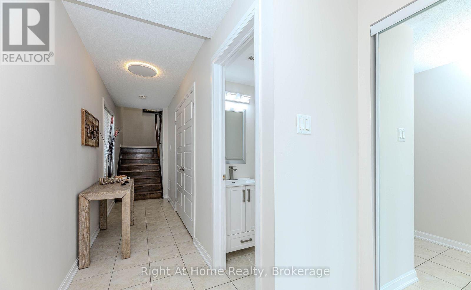 146 - 165 Hampshire Way, Milton (De Dempsey), Ontario  L9T 8M7 - Photo 4 - W14122874