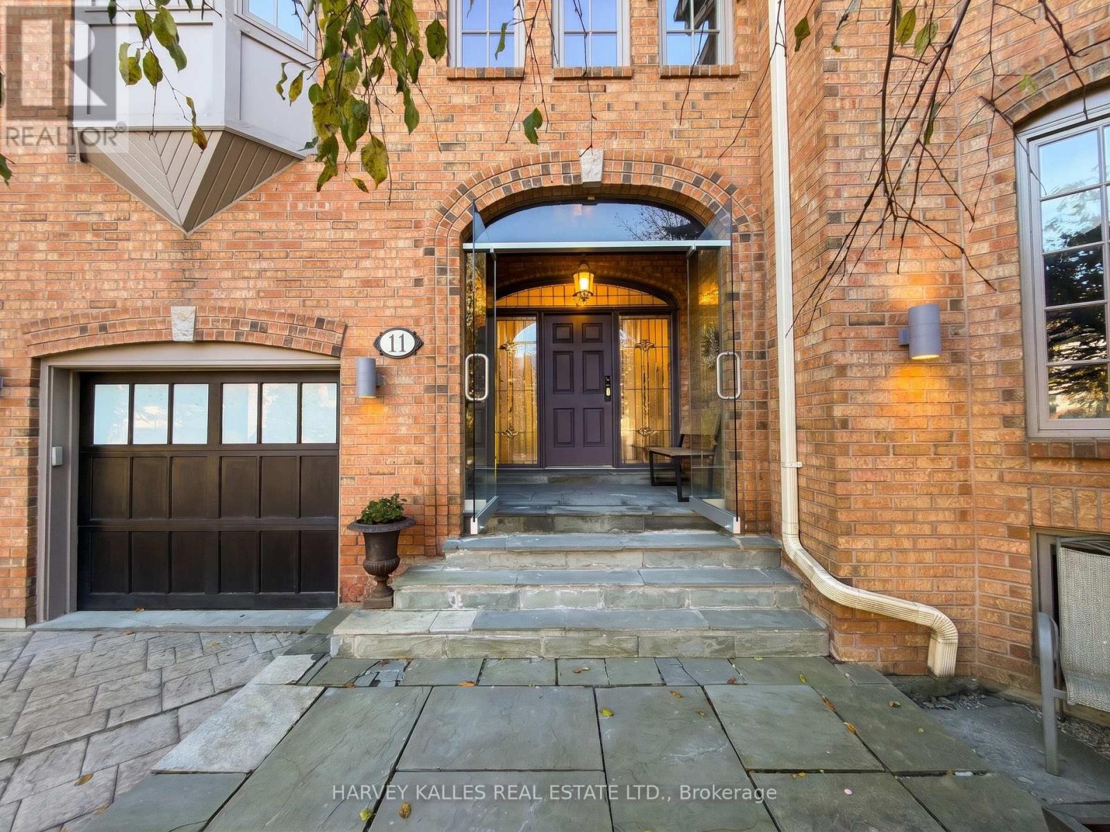 11 York Road, Toronto (Bridle Path-Sunnybrook-York Mills), Ontario  M2L 1H4 - Photo 2 - C14122840