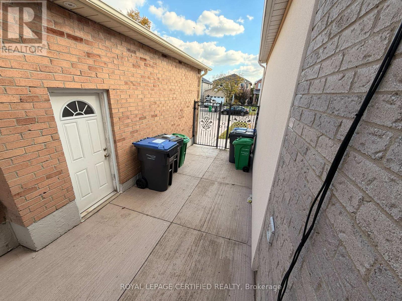 1561 Wintergrove Gardens, Mississauga, Ontario  L5M 3Z9 - Photo 8 - W14122818