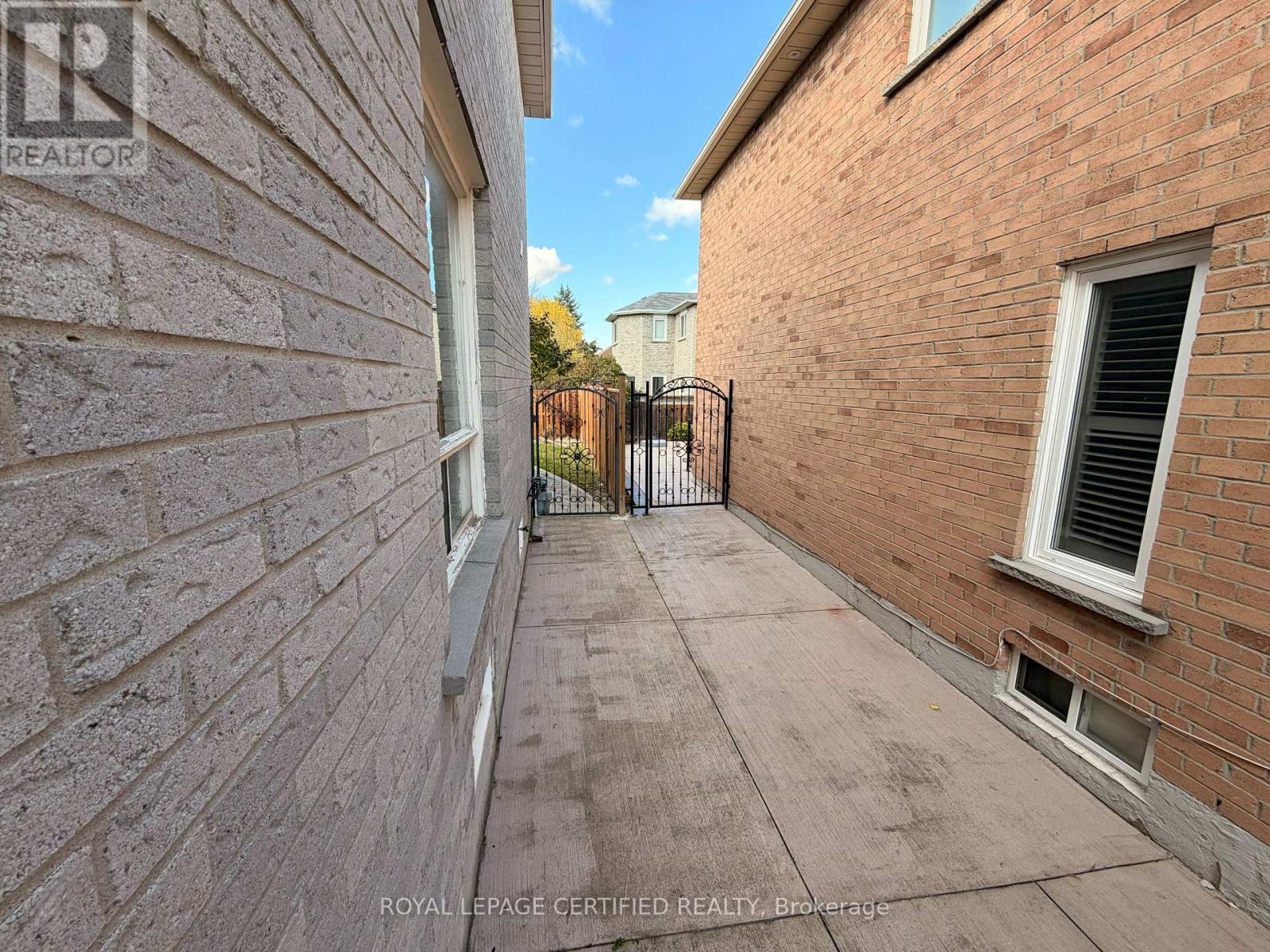 1561 Wintergrove Gardens, Mississauga, Ontario  L5M 3Z9 - Photo 9 - W14122818