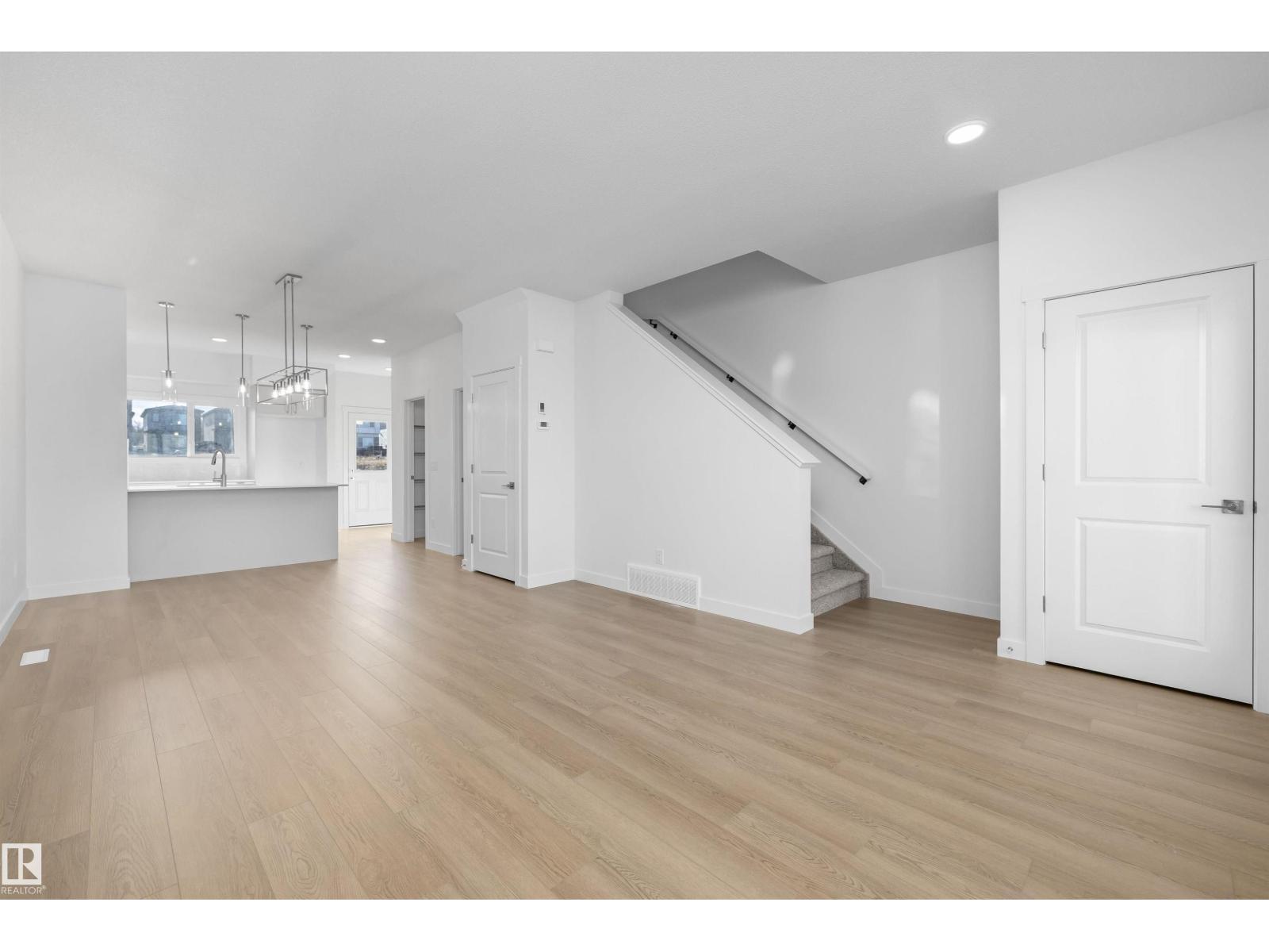 4552 Warbler Lo Nw, Edmonton, Alberta  T5S 0W8 - Photo 6 - E4500353