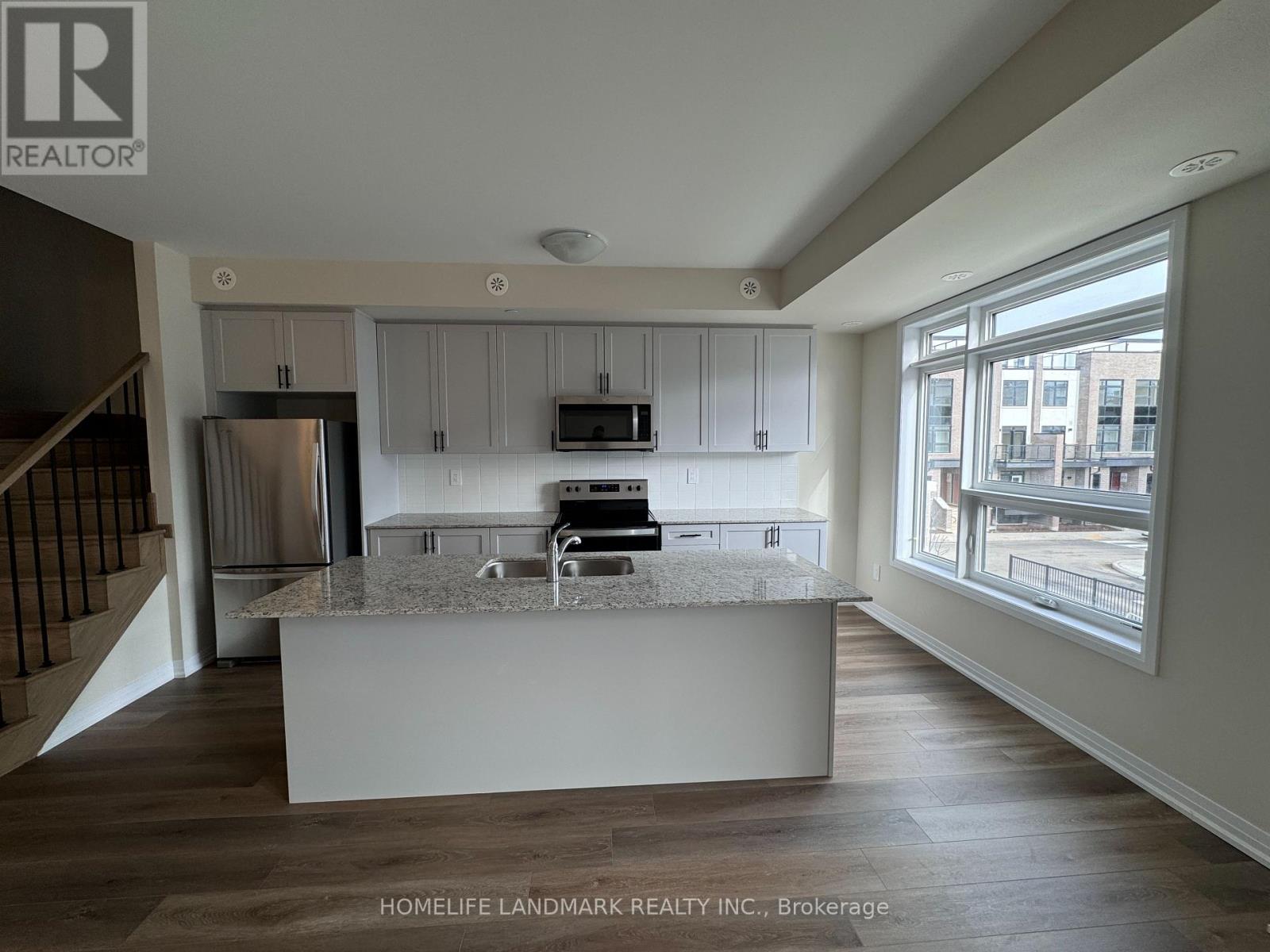109 - 1593 Rose Way, Milton, Ontario  L9T 7E7 - Photo 3 - W14122918