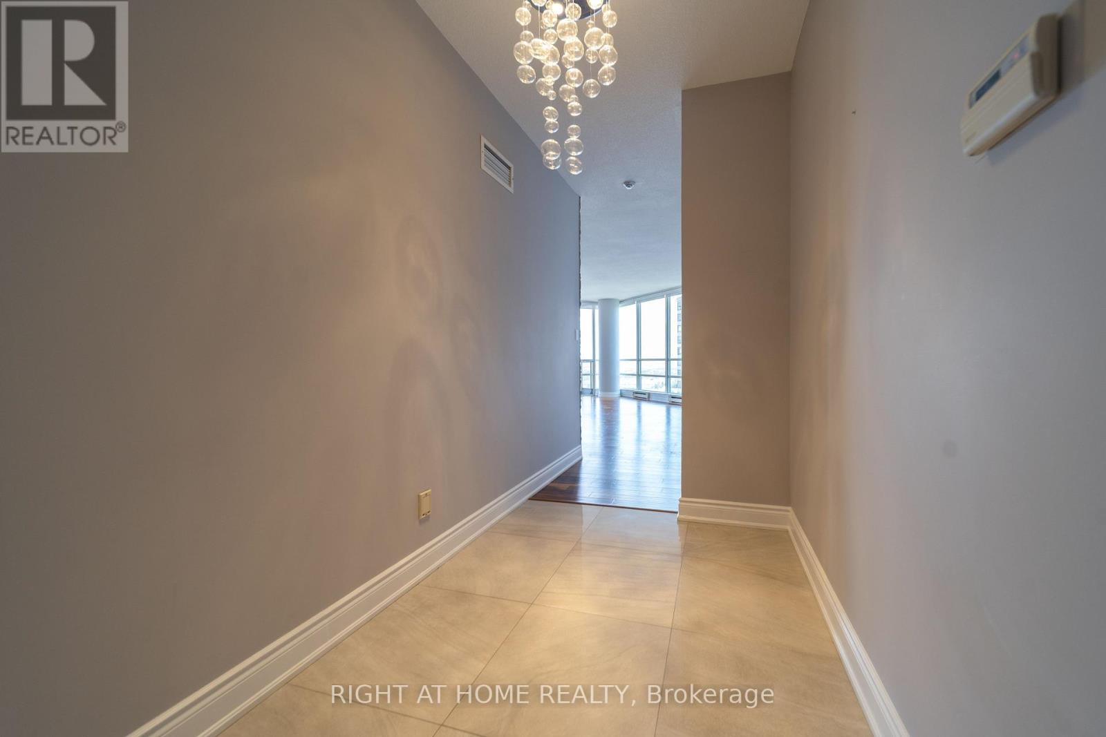1910 - 45 Kingsbridge Garden Circle, Mississauga, Ontario  L5R 3K4 - Photo 2 - W14122956