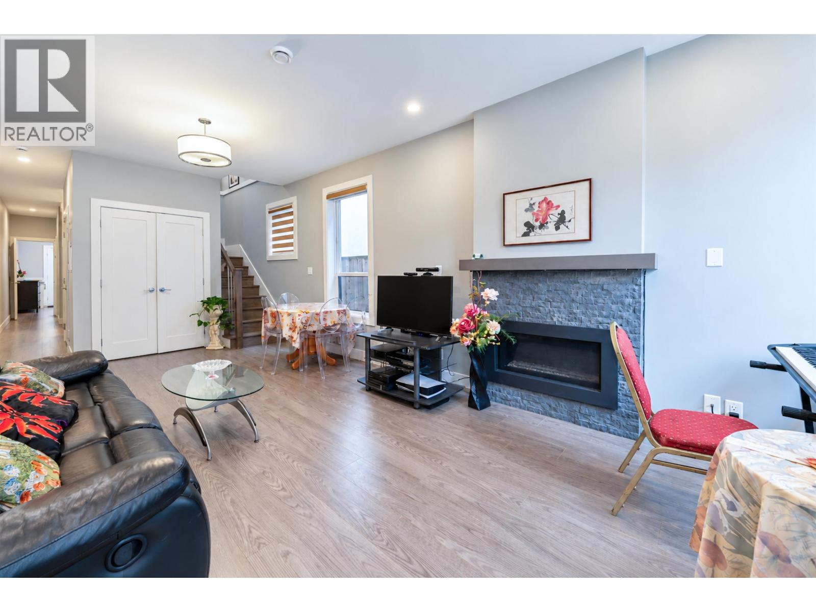 5065 Dominion Street, Burnaby, British Columbia  V5G 1C8 - Photo 4 - R3178527