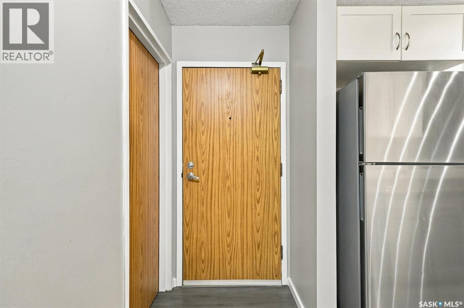 120 122 Edinburgh Place, Saskatoon, Saskatchewan  S7H 5J7 - Photo 3 - SK052107