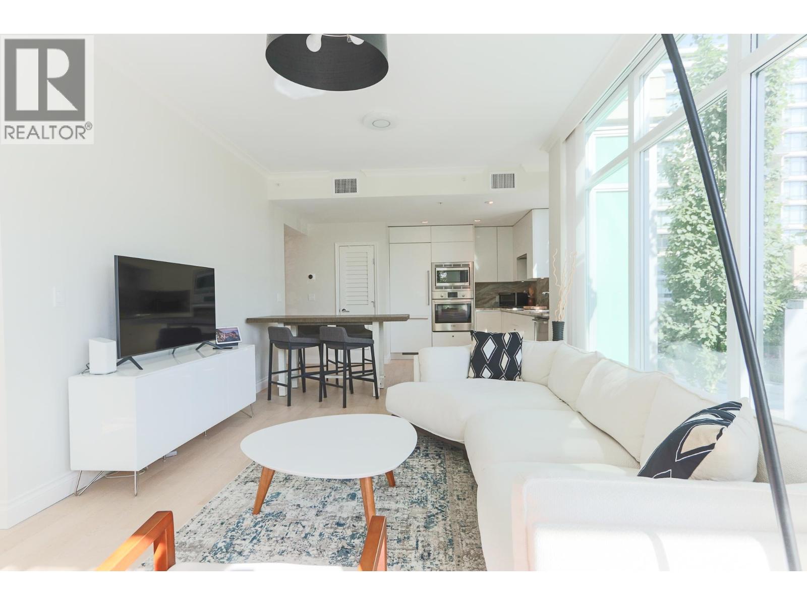 211 185 Victory Ship Way, North Vancouver, British Columbia  V7L 0B2 - Photo 5 - R3178725