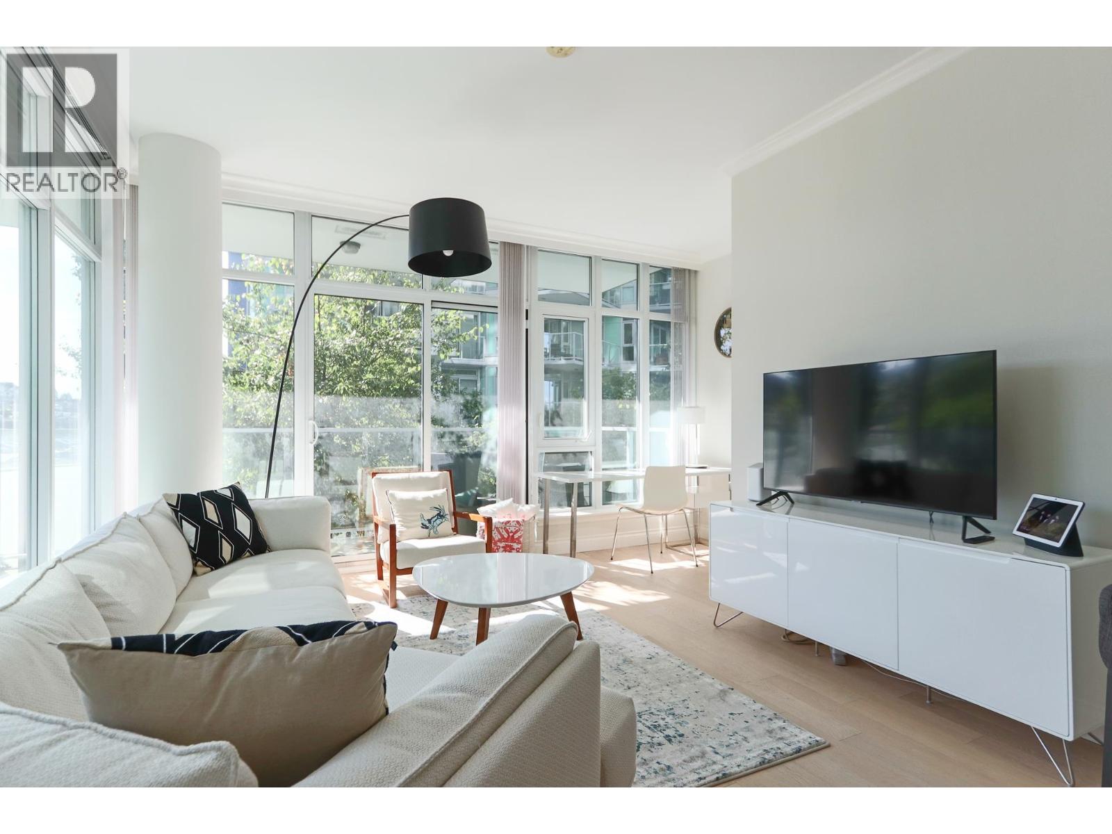 211 185 Victory Ship Way, North Vancouver, British Columbia  V7L 0B2 - Photo 4 - R3178725