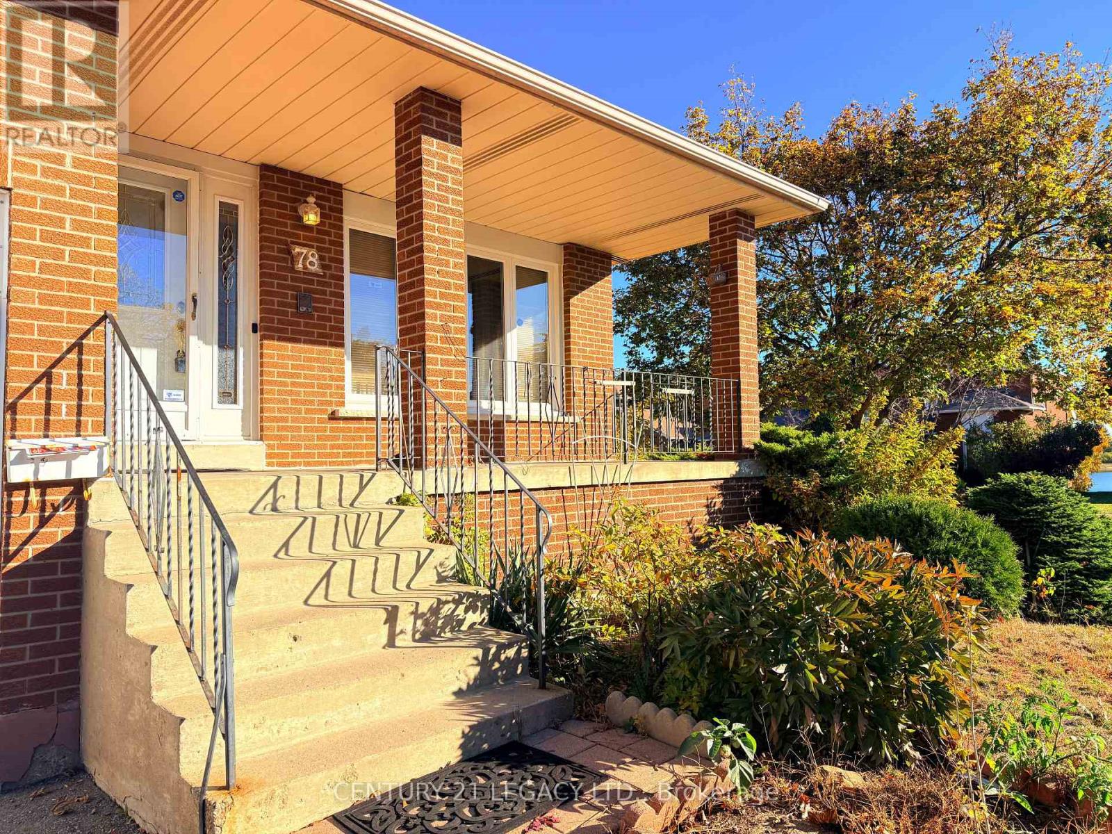 (Upper) - 78 Panorama Crescent, Brampton, Ontario L6S 3T9 - Photo 4 - W14123024