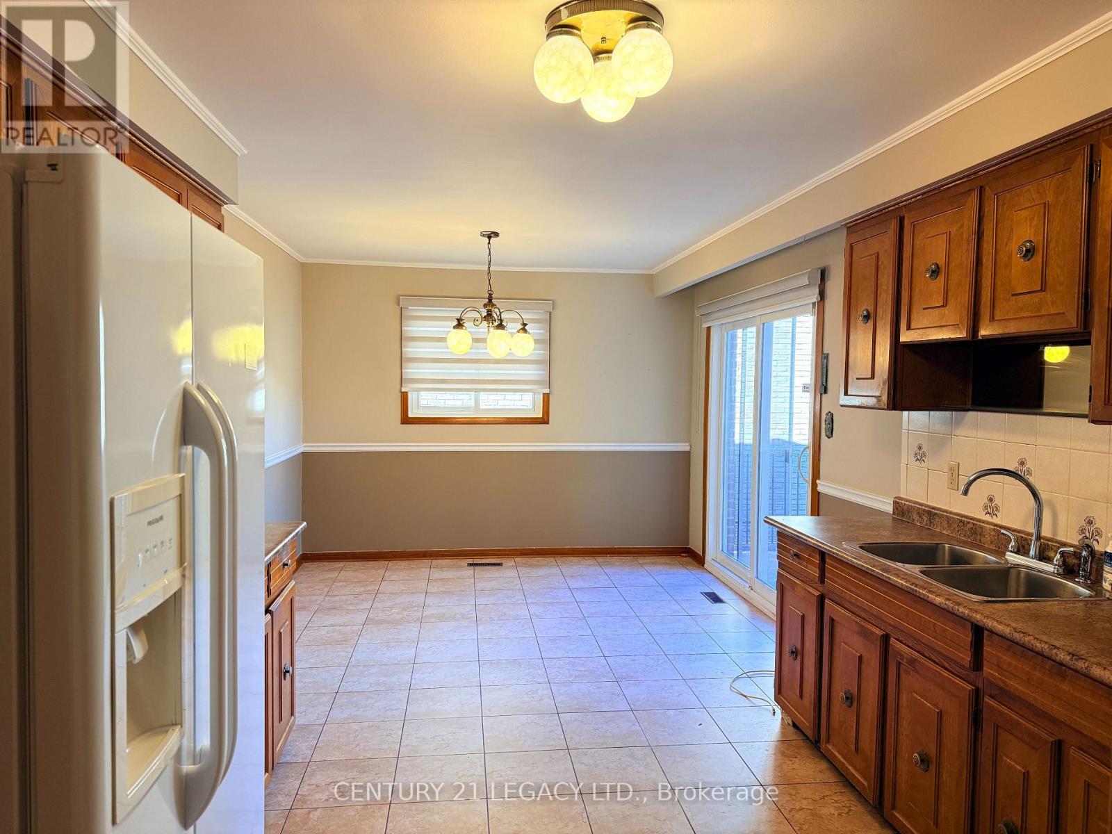 (Upper) - 78 Panorama Crescent, Brampton, Ontario L6S 3T9 - Photo 5 - W14123024