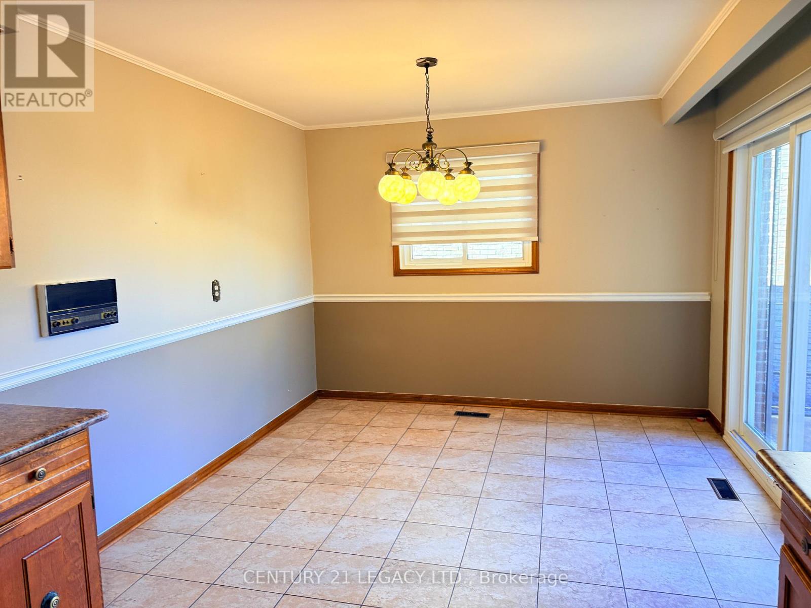 (Upper) - 78 Panorama Crescent, Brampton, Ontario L6S 3T9 - Photo 7 - W14123024