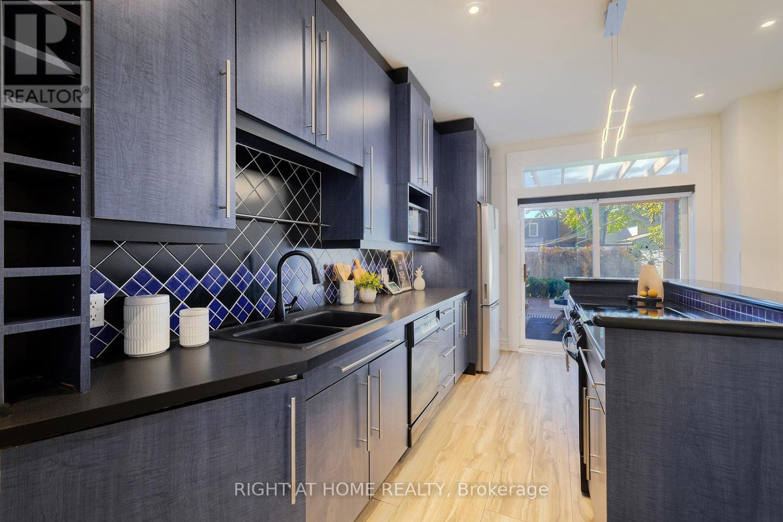 25 Pretoria Avenue, Toronto, Ontario  M4K 1T2 - Photo 15 - E14092168