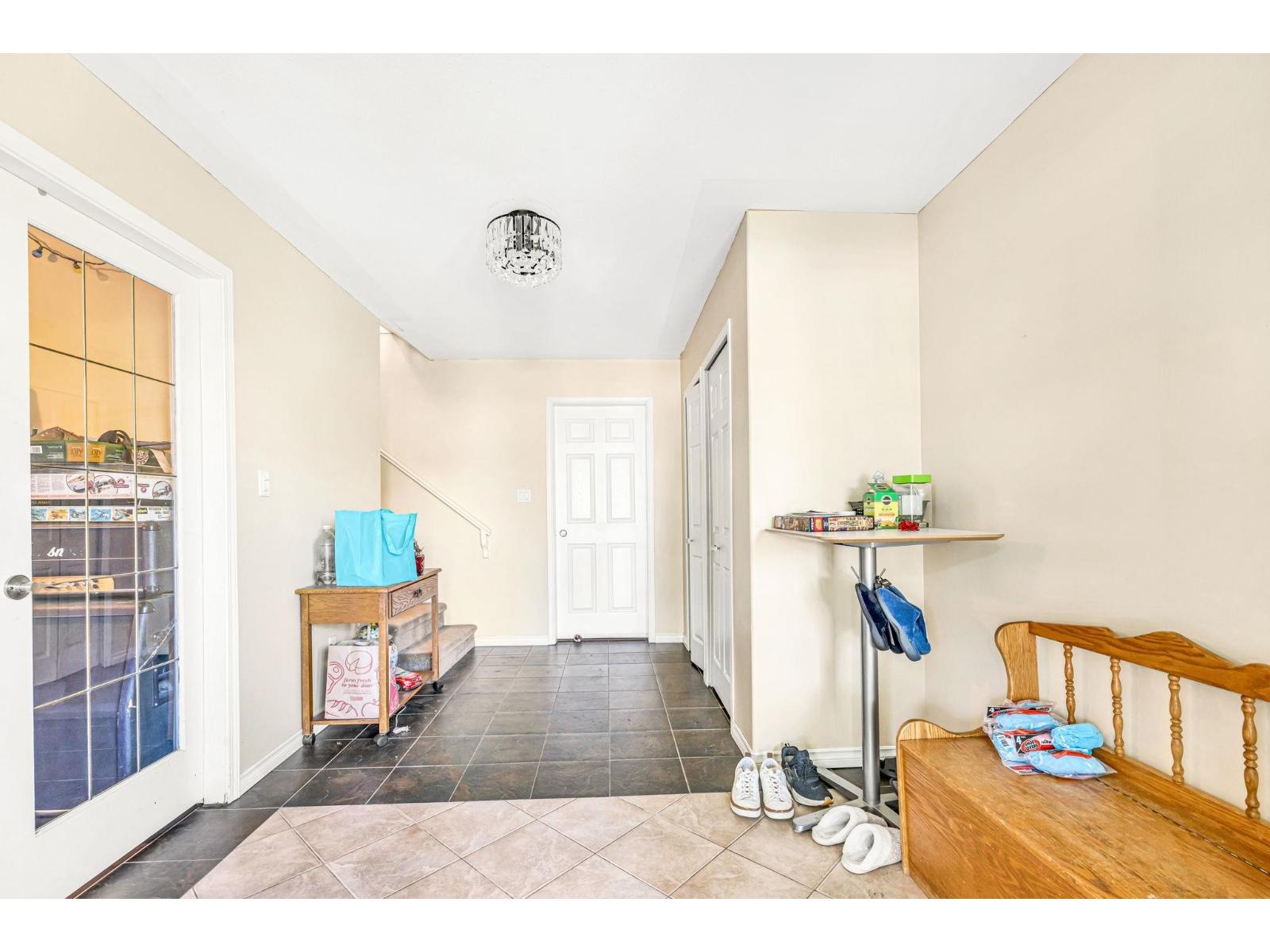 8243 Haffner Terrace, Mission, British Columbia  V2V 7J1 - Photo 4 - R3179155