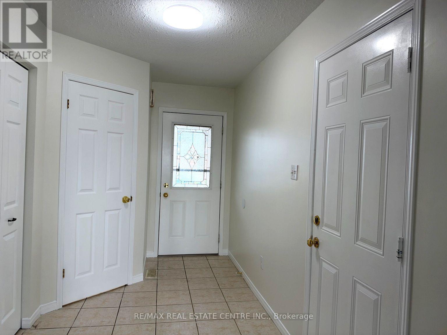 219 Britton Place, Kitchener, Ontario  N2C 2T3 - Photo 2 - X14123048