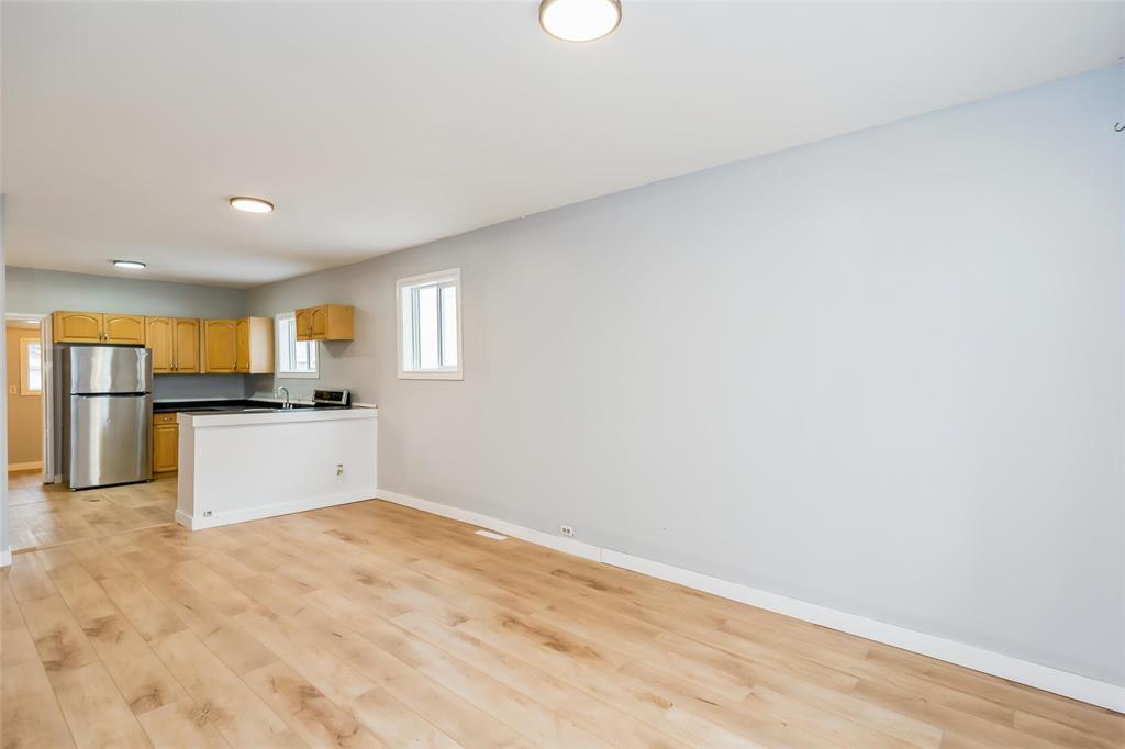 902 Alfred Avenue, Winnipeg, Manitoba  R2X 0T9 - Photo 6 - 202626700