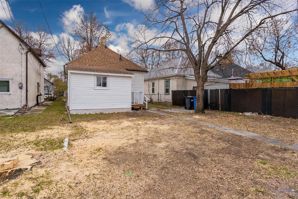 902 Alfred Avenue, Winnipeg, Manitoba  R2X 0T9 - Photo 23 - 202626700