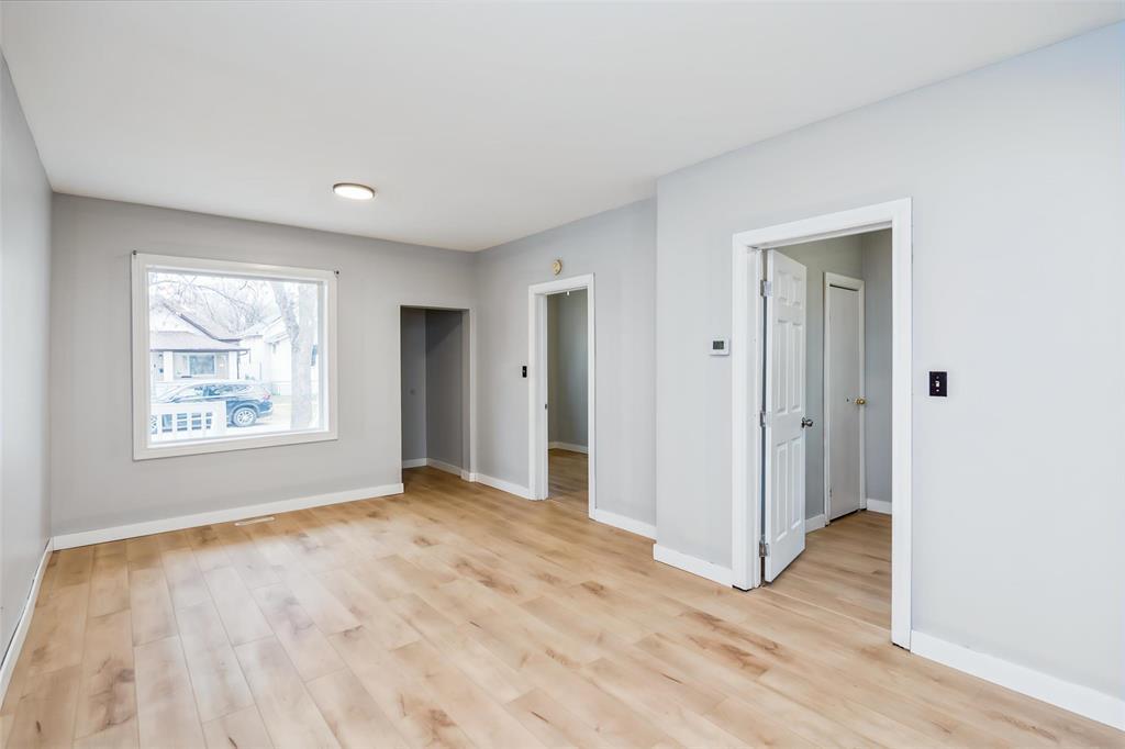 902 Alfred Avenue, Winnipeg, Manitoba  R2X 0T9 - Photo 3 - 202626700