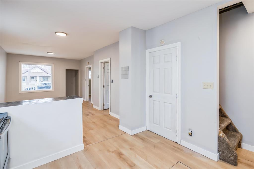 902 Alfred Avenue, Winnipeg, Manitoba  R2X 0T9 - Photo 7 - 202626700