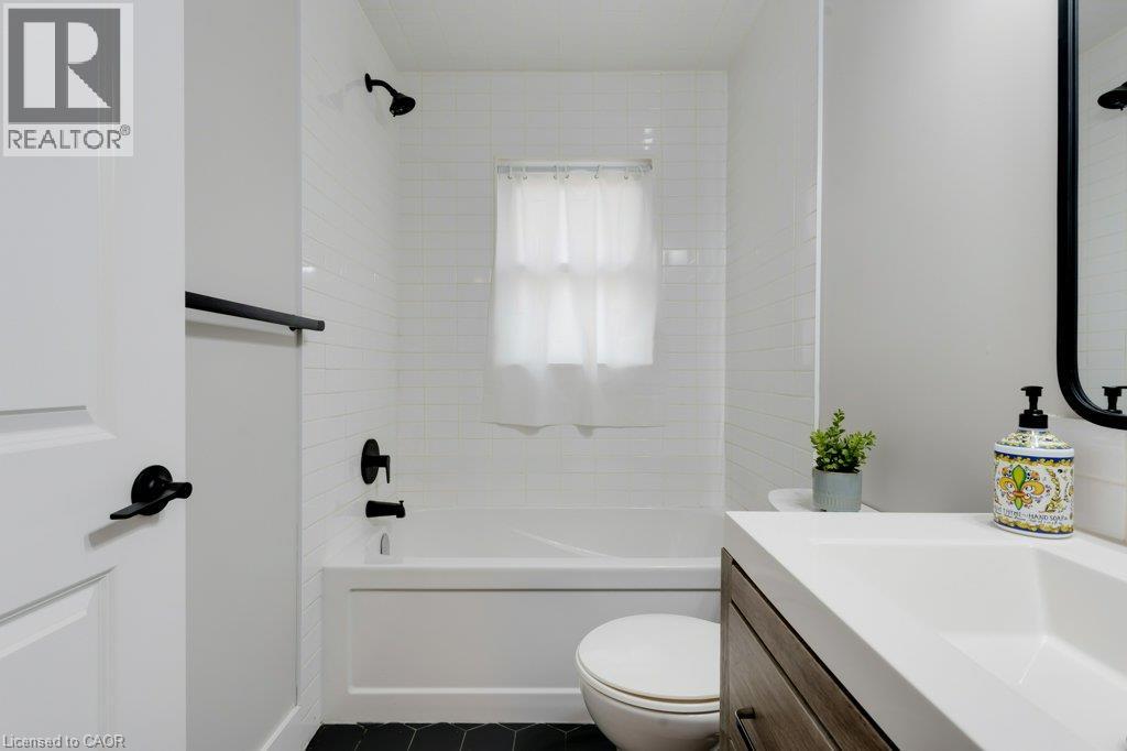 290 Melrose Avenue, Kitchener, Ontario  N2H 2C1 - Photo 16 - 40874562