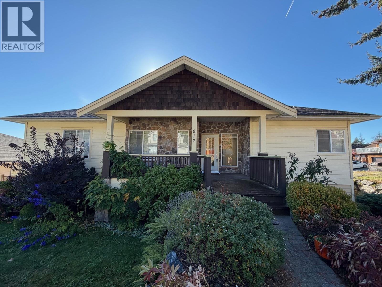 817 AURORA WAY, Gibsons, British Columbia