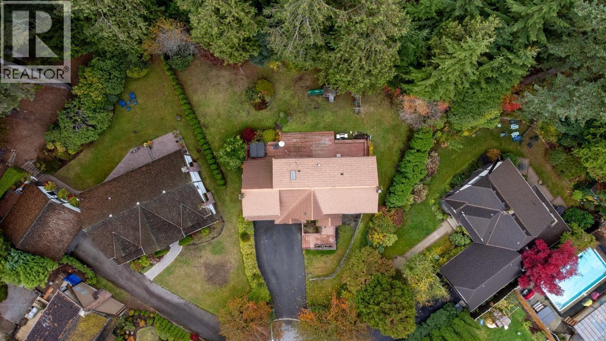 696 Wellington Place, North Vancouver, British Columbia  V7K 3A1 - Photo 9 - R3178556
