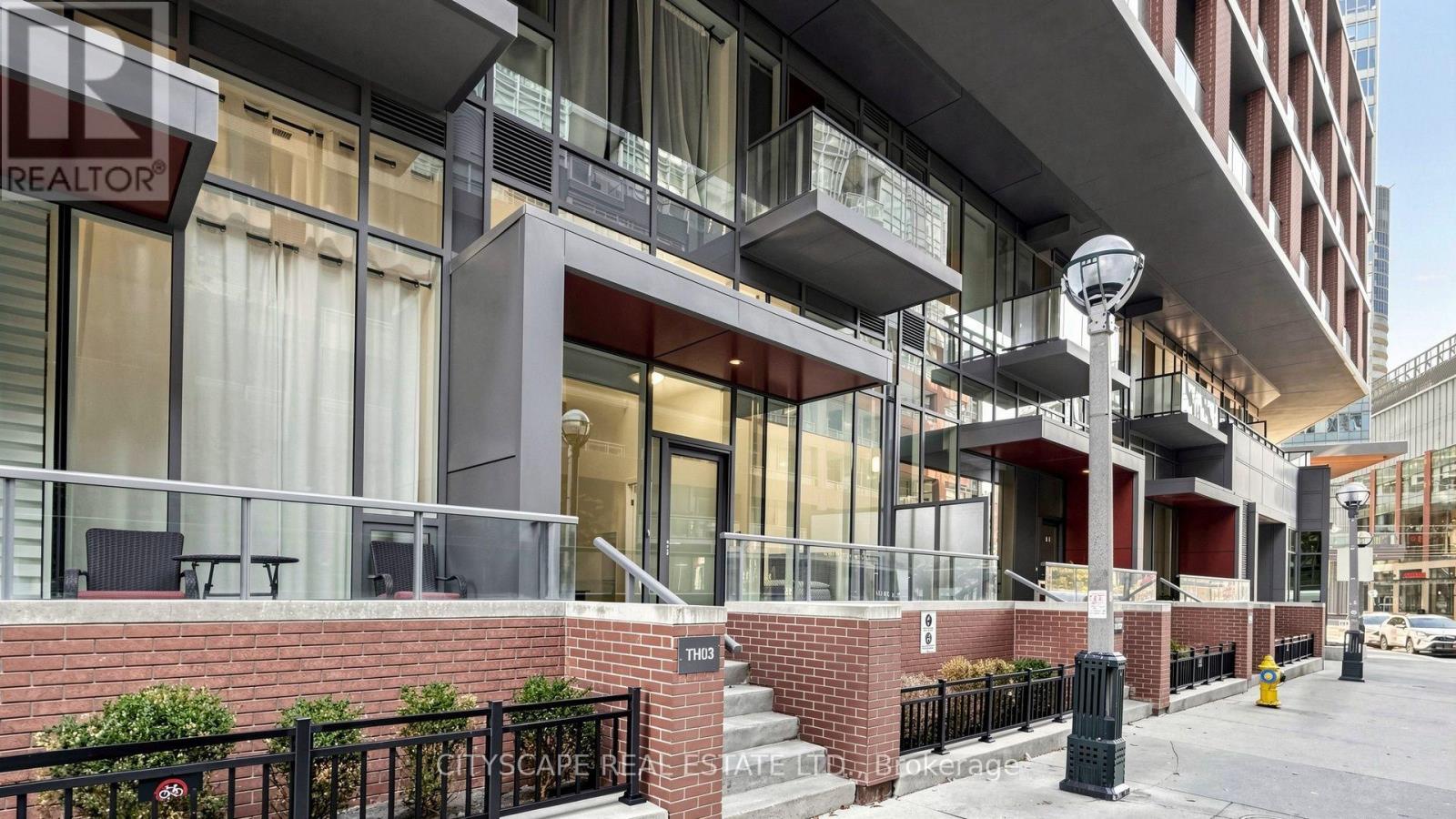 Th03 - 20 Bruyeres Mews, Toronto, Ontario  M5V 0G8 - Photo 2 - C13796142