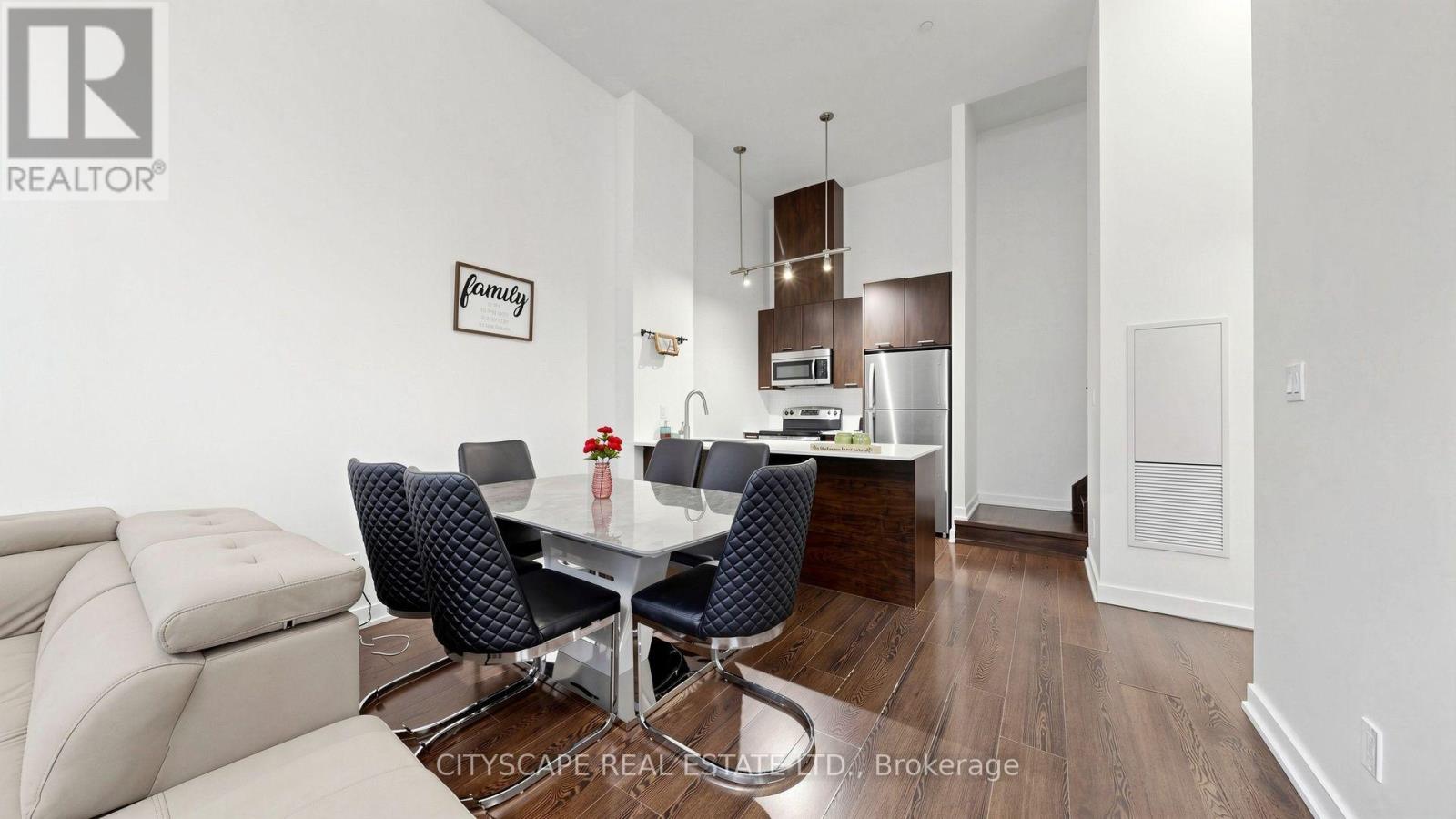 Th03 - 20 Bruyeres Mews, Toronto, Ontario  M5V 0G8 - Photo 4 - C13796142
