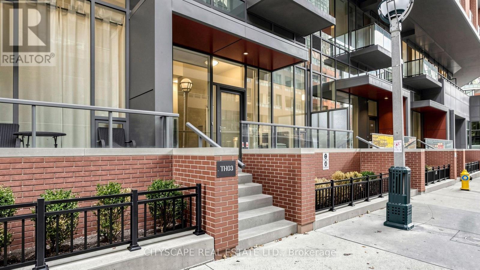 Th03 - 20 Bruyeres Mews, Toronto, Ontario  M5V 0G8 - Photo 3 - C13796142