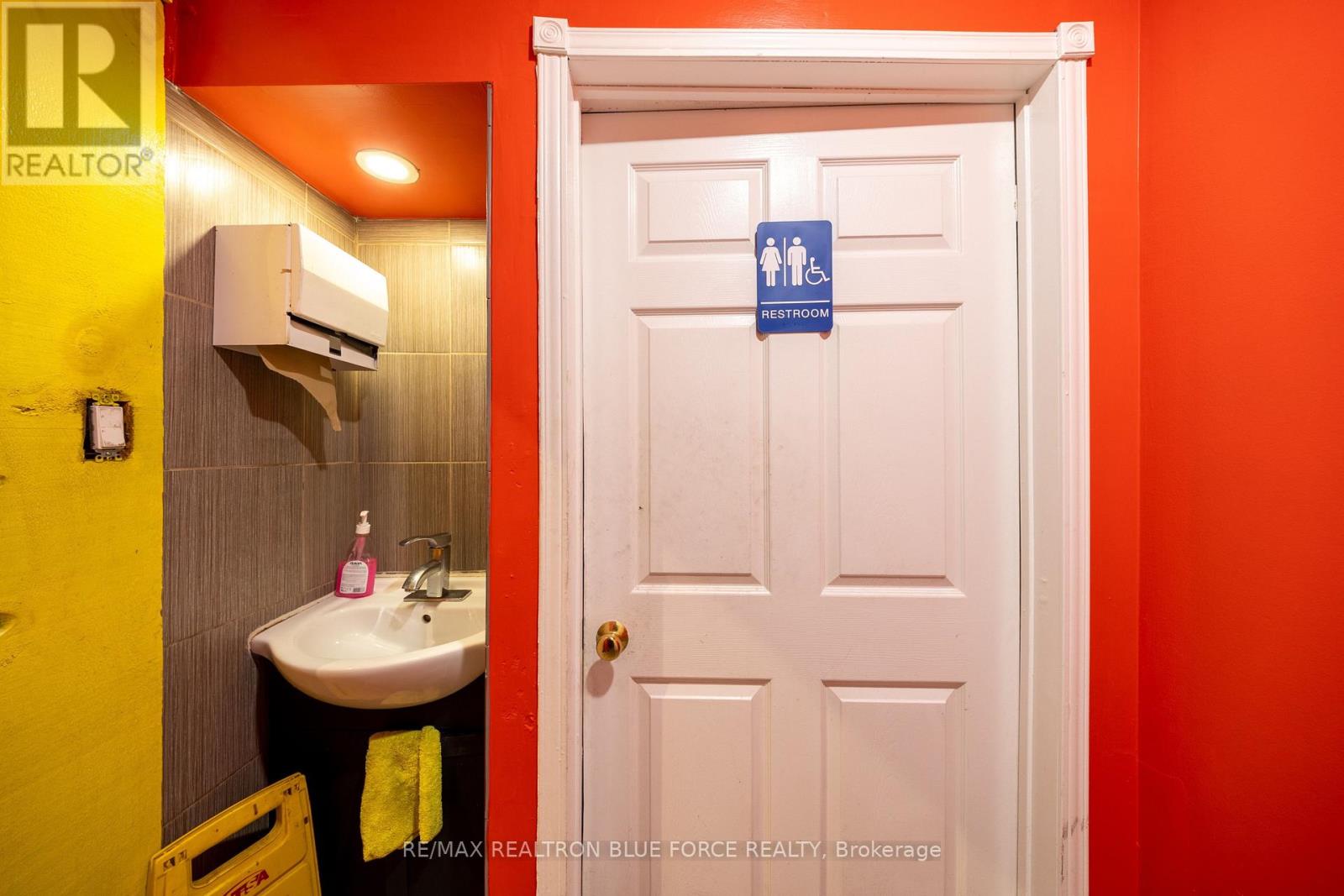 1100 Eglinton Avenue W, Toronto (Forest Hill North), Ontario  M6C 2E2 - Photo 21 - C14123176