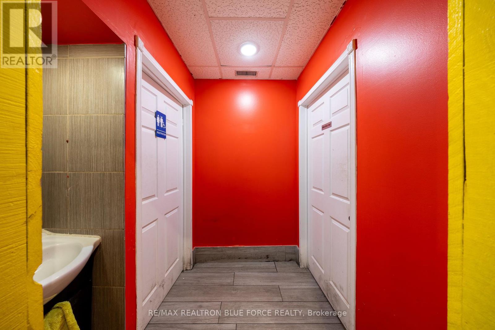 1100 Eglinton Avenue W, Toronto (Forest Hill North), Ontario  M6C 2E2 - Photo 22 - C14123176