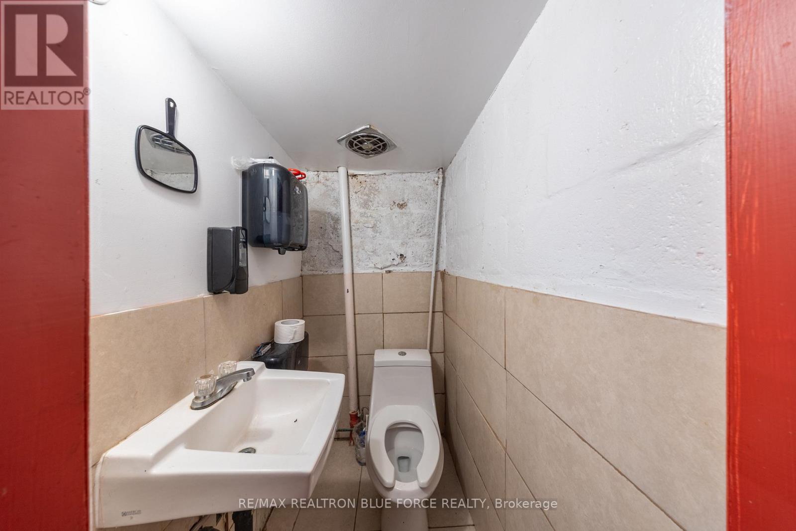 1100 Eglinton Avenue W, Toronto (Forest Hill North), Ontario  M6C 2E2 - Photo 24 - C14123176