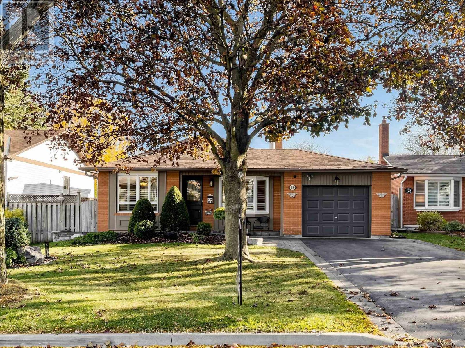 15 GUTHRIE CRESCENT, Whitby, Ontario
