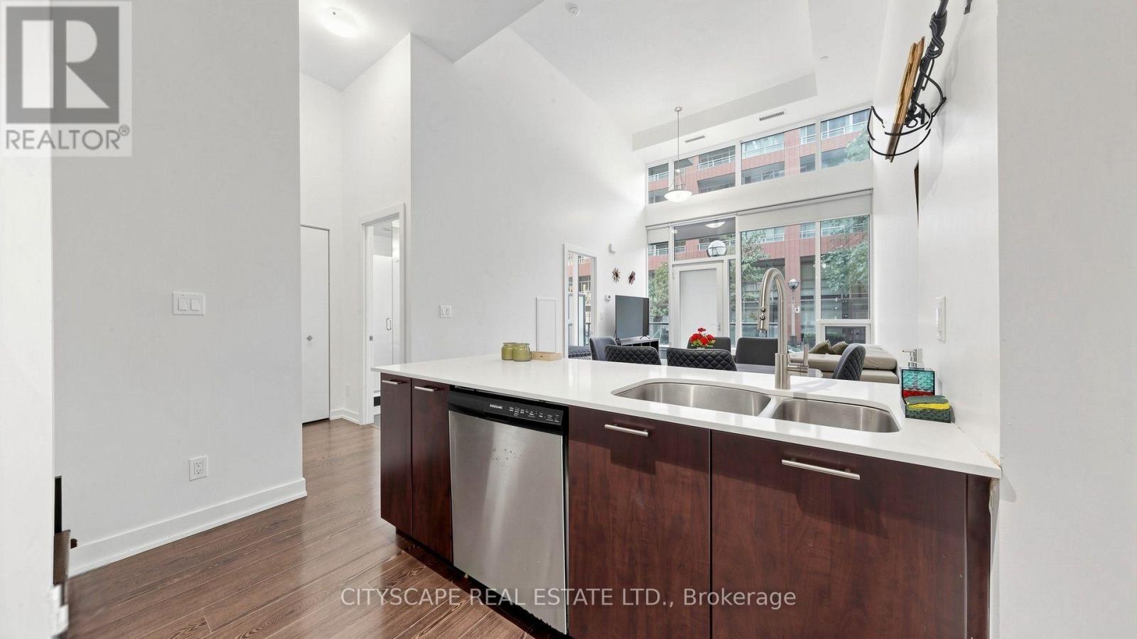 Th03 - 20 Bruyeres Mews, Toronto, Ontario  M5V 0G8 - Photo 6 - C13796142